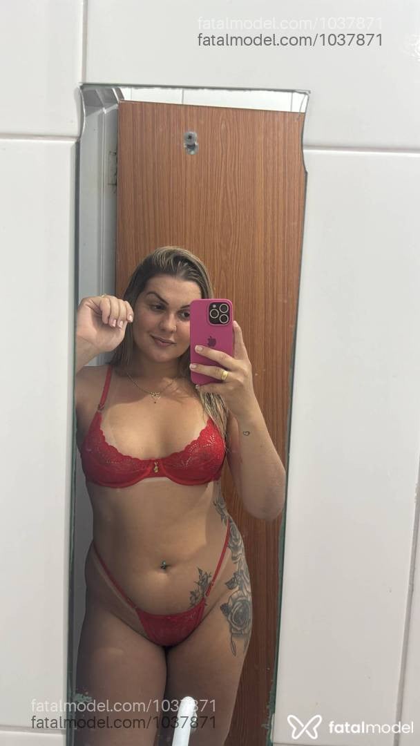 Acompanhante mulher trans com cabelo castanho de olhos castanhos - Lais Helen
