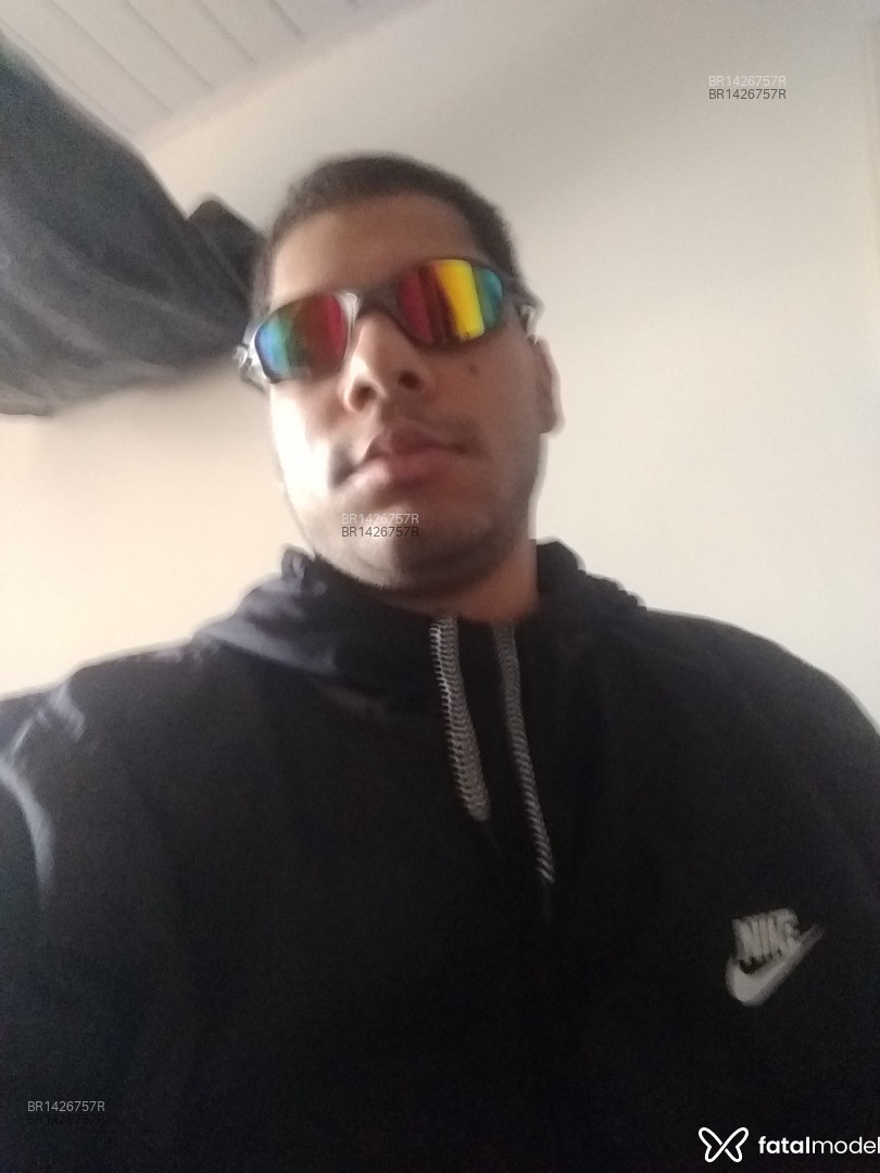 Acompanhante homem sem cabelo de olhos castanhos em Rio das Ostras - Edson Matheus