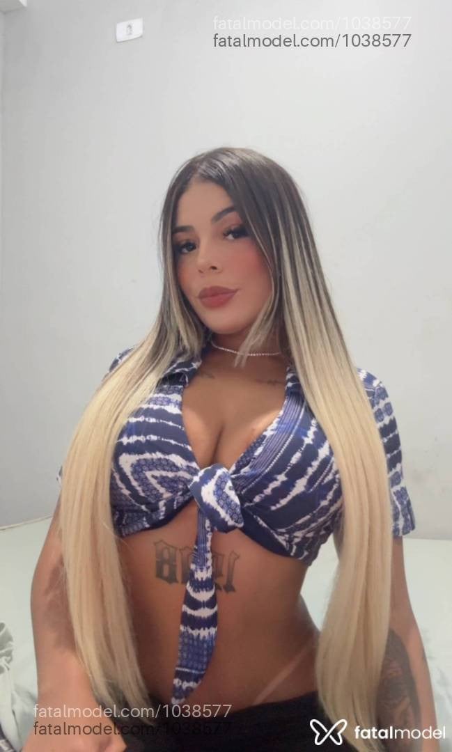 Acompanhante mulher com cabelo colorido de olhos castanhos em Santos - Alexia