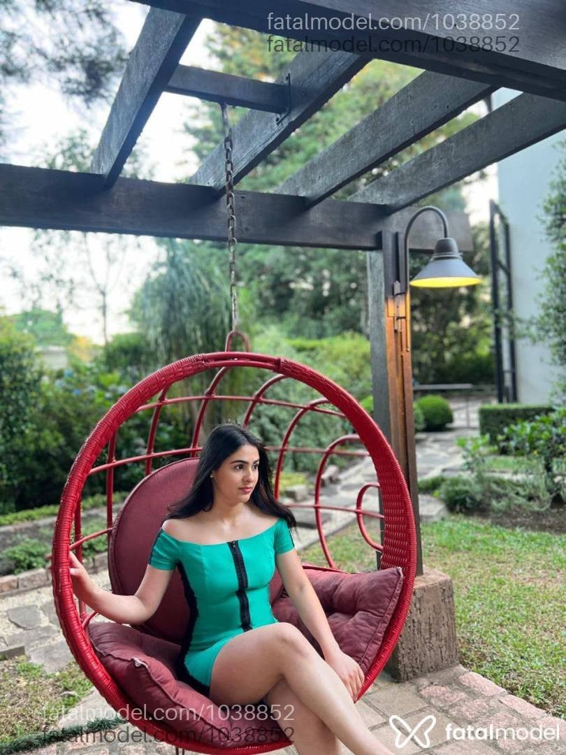 Acompanhante mulher morena (o) de olhos pretos - Carolina Alencar