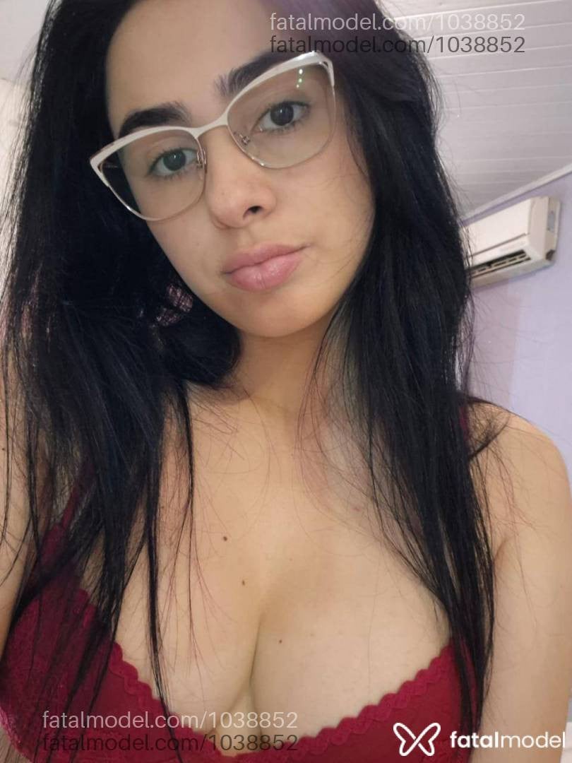 Acompanhante mulher morena (o) de olhos pretos - Carolina Alencar