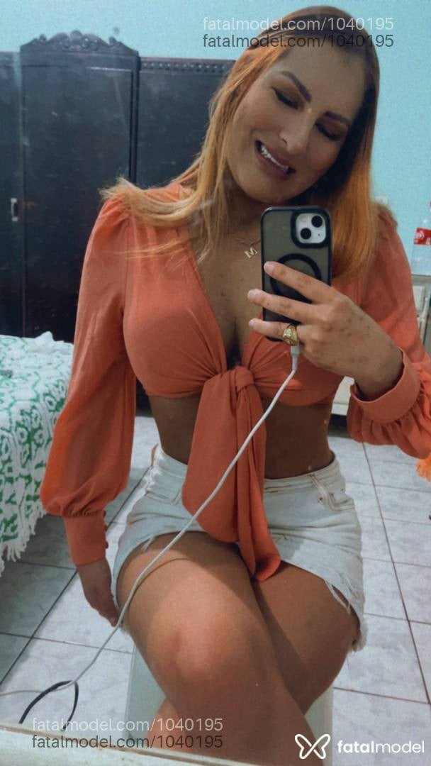 Acompanhante mulher loira (o) de olhos castanhos - Latifa