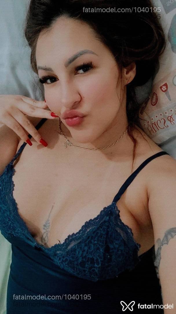 Acompanhante mulher loira (o) de olhos castanhos - Lilíc