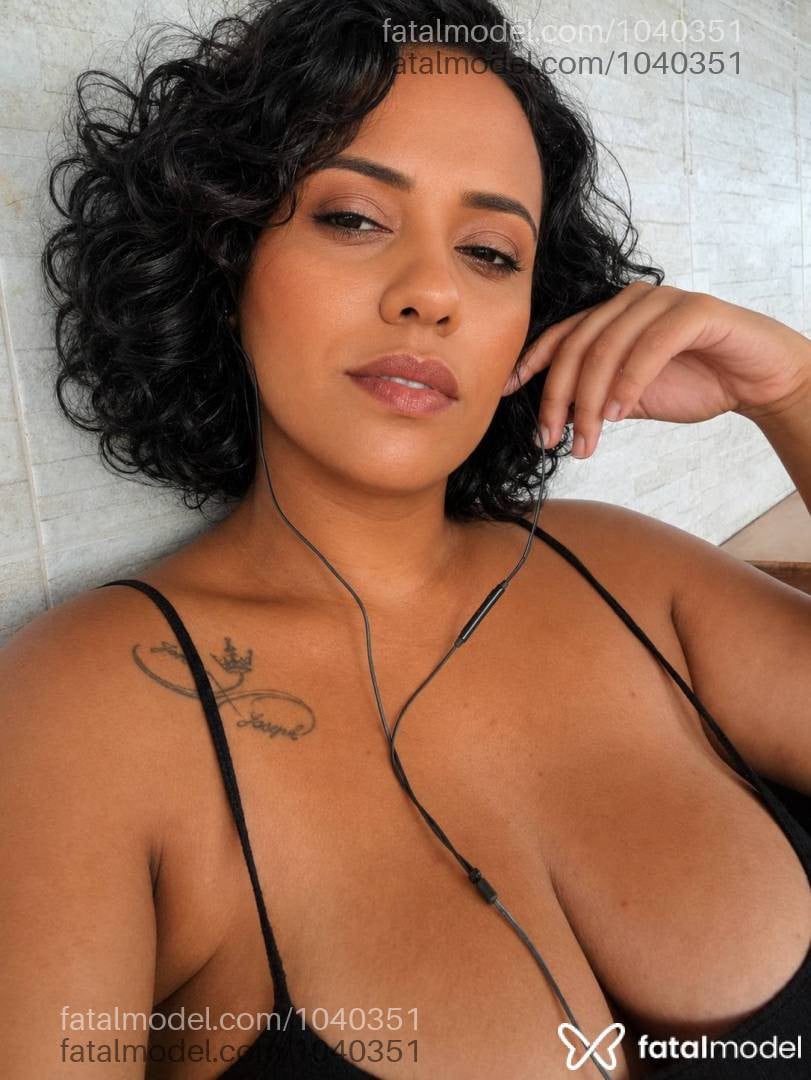 Acompanhante mulher morena (o) de olhos castanhos - Nara Dias