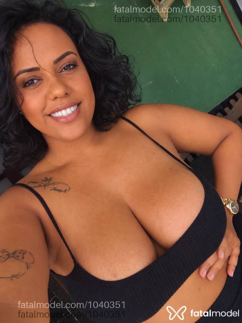 Acompanhante mulher morena (o) de olhos castanhos - Nara Dias