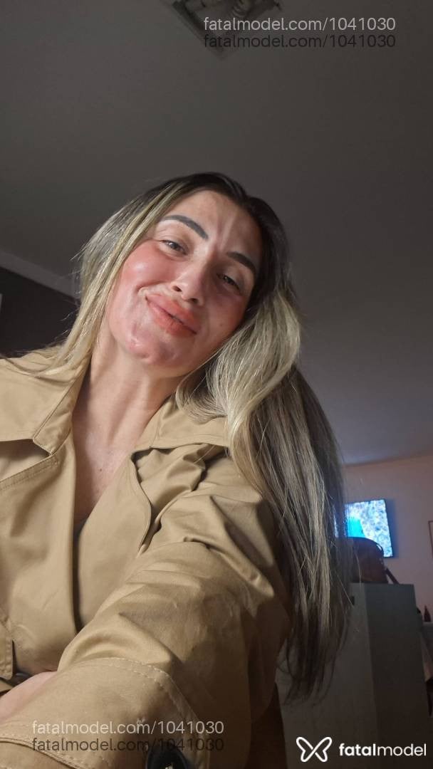 Acompanhante mulher loira (o) de olhos castanhos em Bagé - Milena Miller