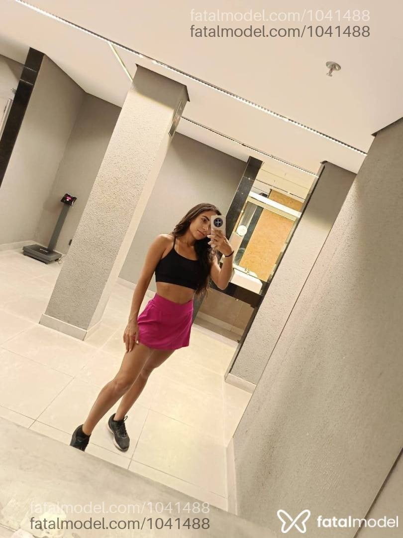 Acompanhante mulher com cabelo castanho de olhos castanhos - Rafaella Dior