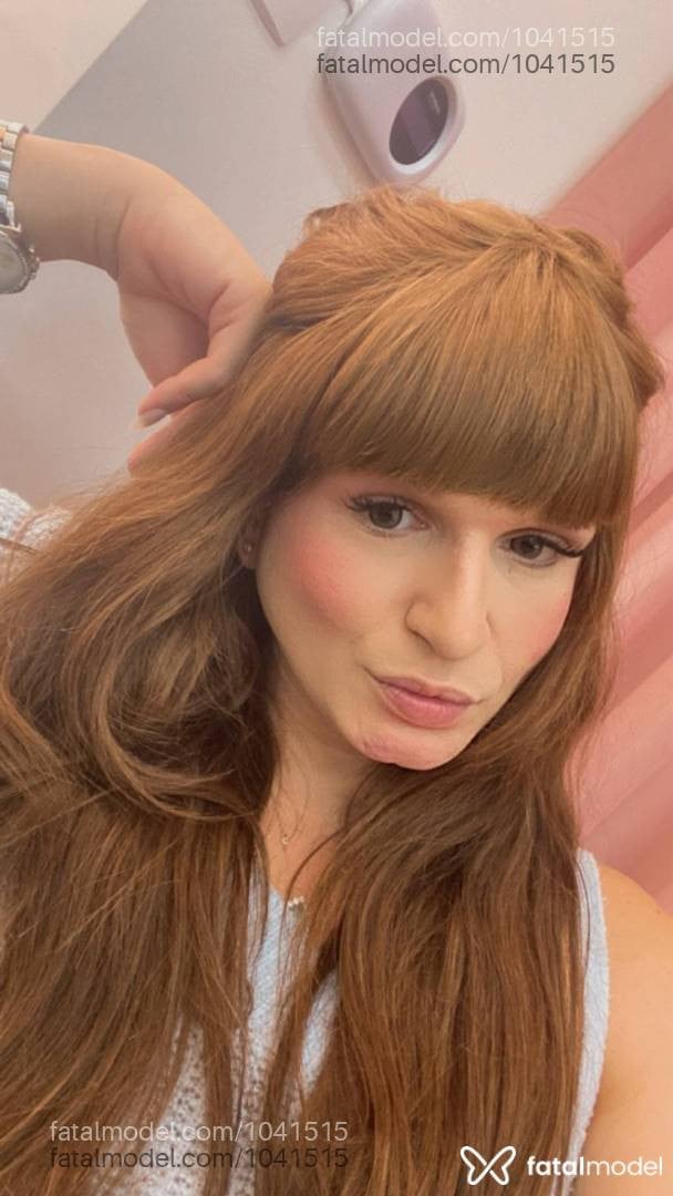 Acompanhante mulher trans com cabelo castanho de olhos verdes em Florianópolis - Scarlet