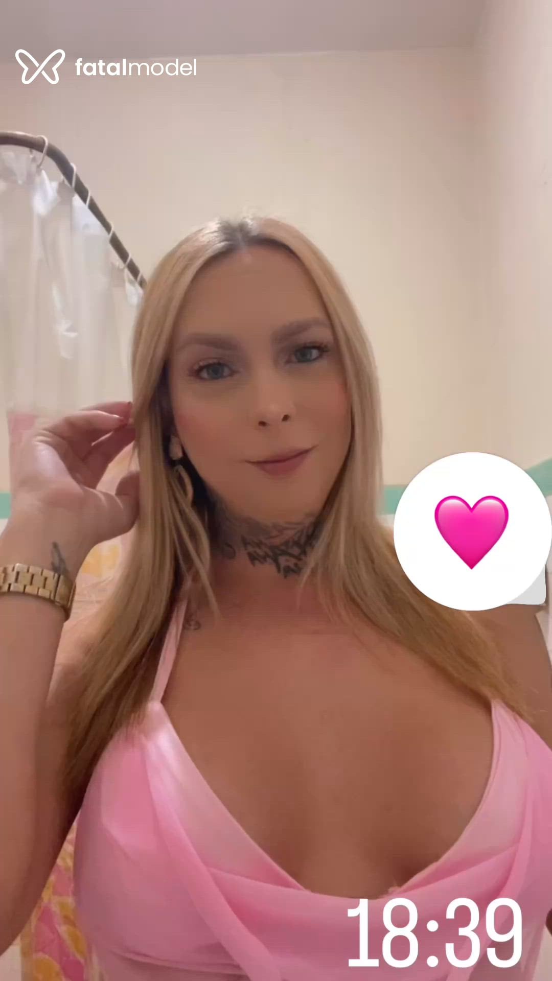 Acompanhante mulher trans loira (o) de olhos azuis - AlineTrans Acompanhante mulher trans loira (o) de olhos azuis - AlineTrans