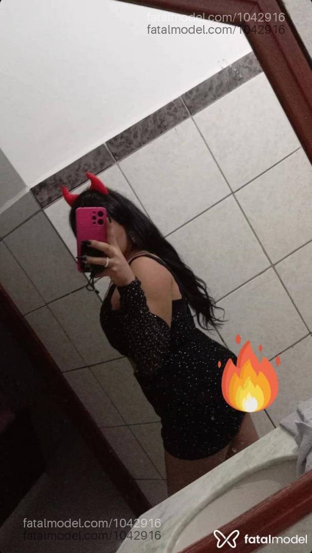 Acompanhante mulher trans com cabelo castanho de olhos castanhos - EMILLY MORENA