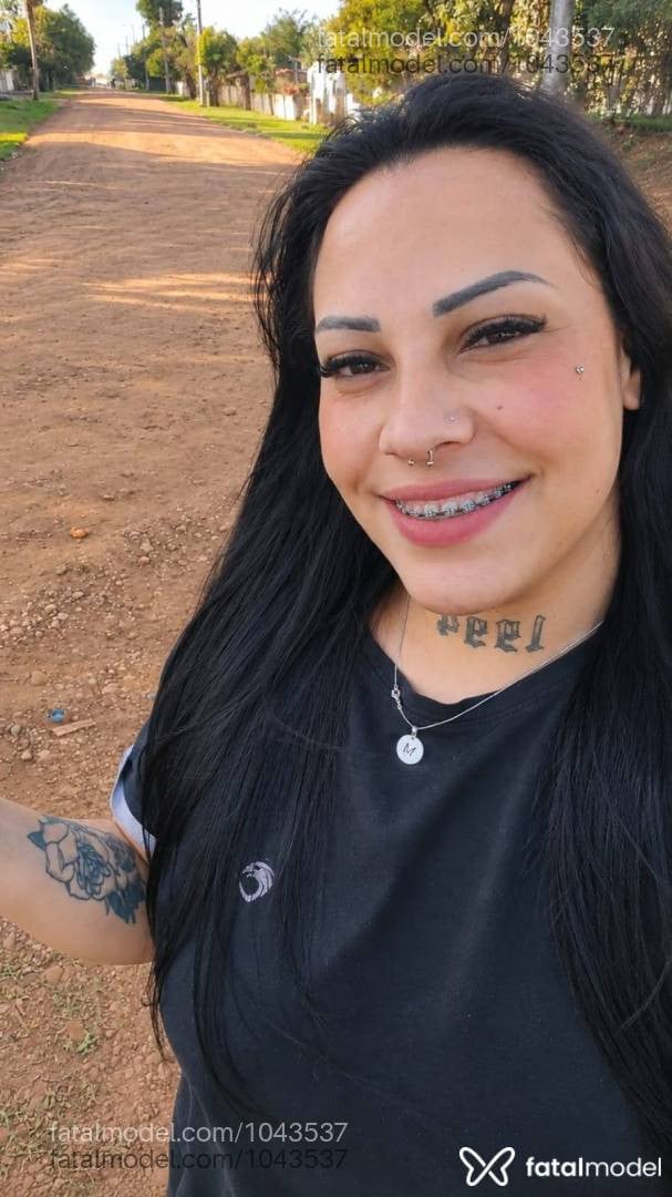 Acompanhante mulher com cabelo castanho de olhos castanhos - Beatriz