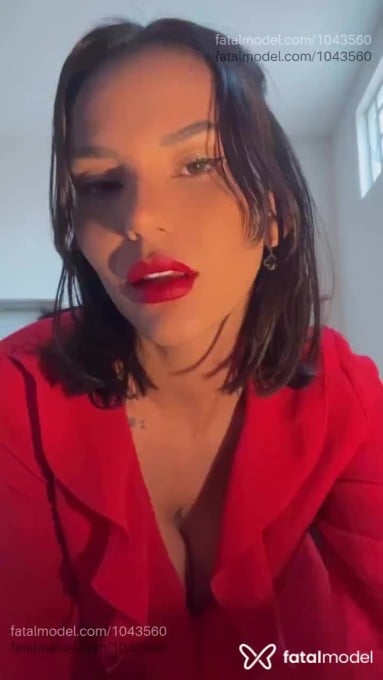 Acompanhante mulher com cabelo castanho de olhos castanhos - Manu Diniz