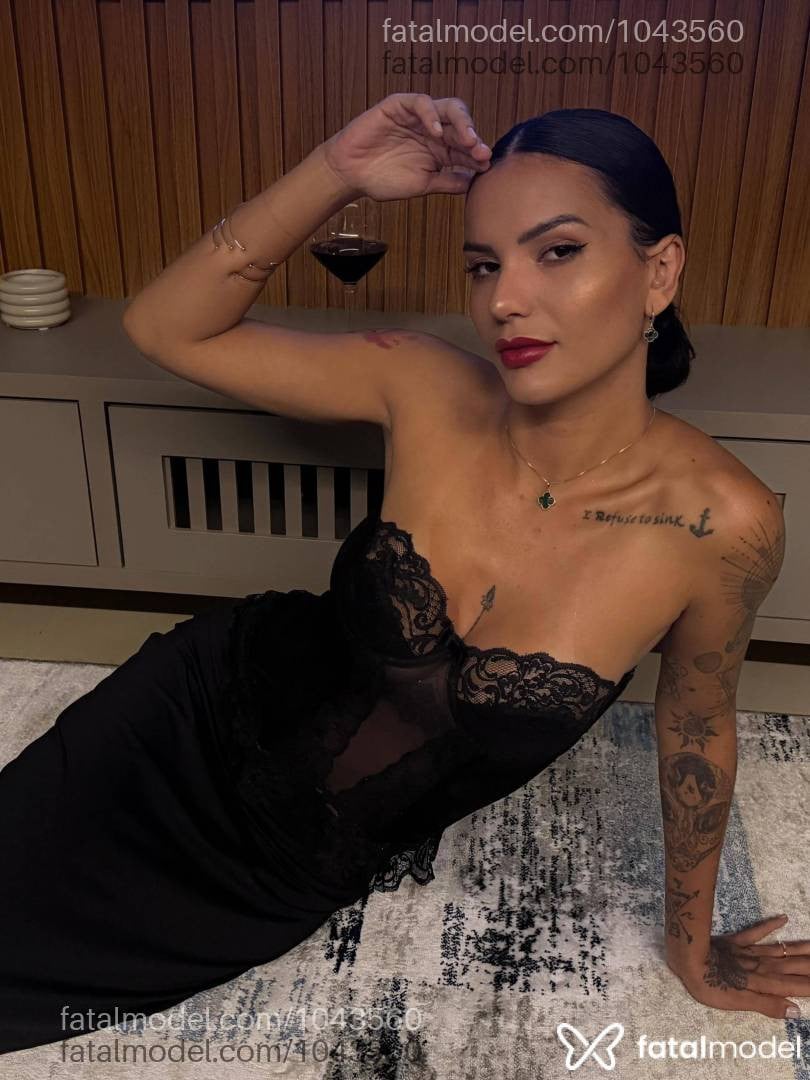 Acompanhante mulher com cabelo castanho de olhos castanhos - Manu Diniz