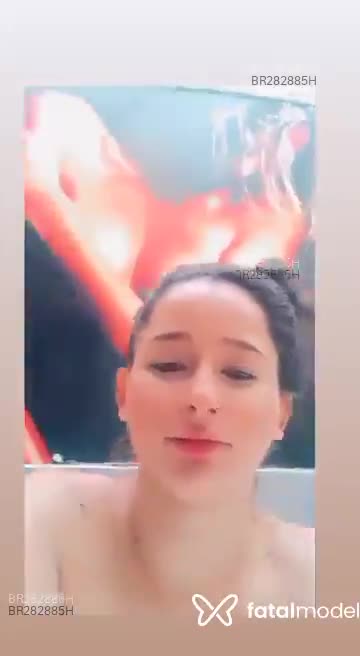 Acompanhante mulher com cabelo castanho de olhos mel em Londrina - Mirella Dos Reis