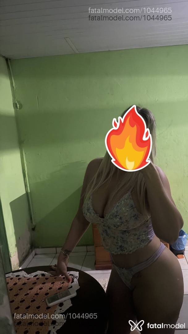 Acompanhante mulher loira (o) de olhos castanhos - Stefany