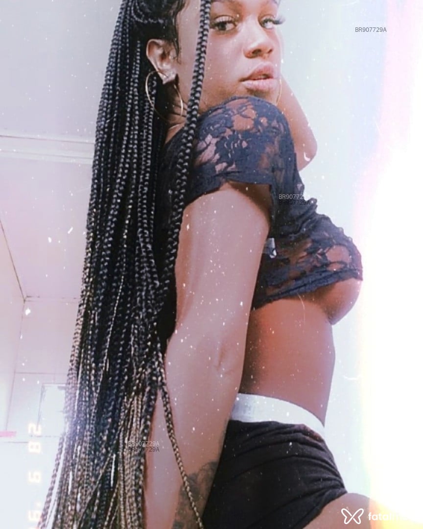 Acompanhante travesti com cabelo castanho de olhos castanhos em Guarujá - Geovanna sabatiny