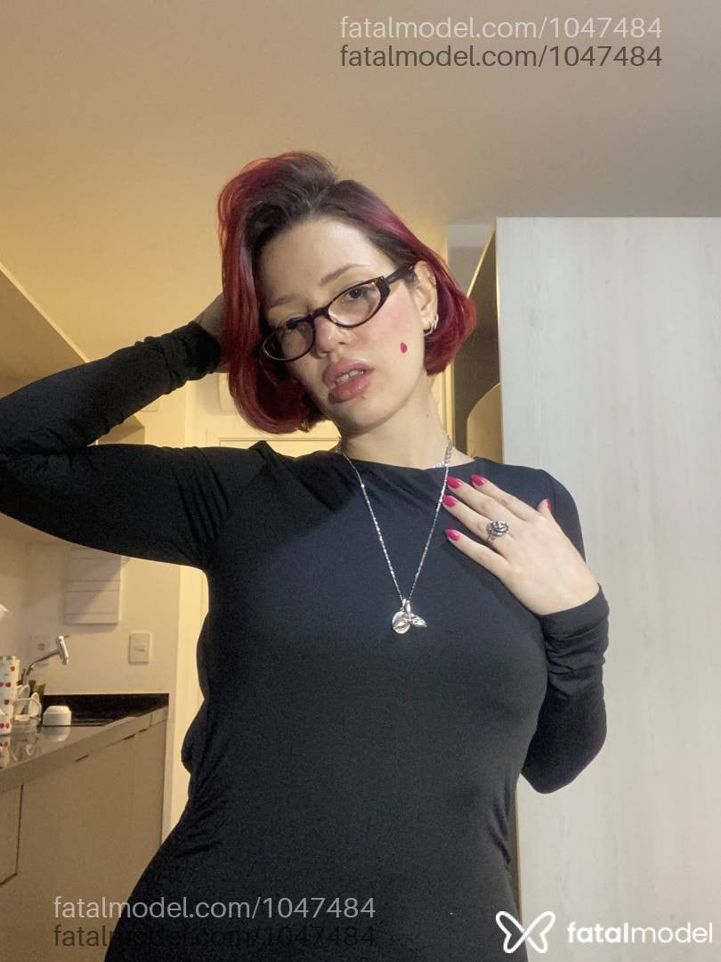 Acompanhante mulher ruiva (o) de olhos castanhos - Aurora