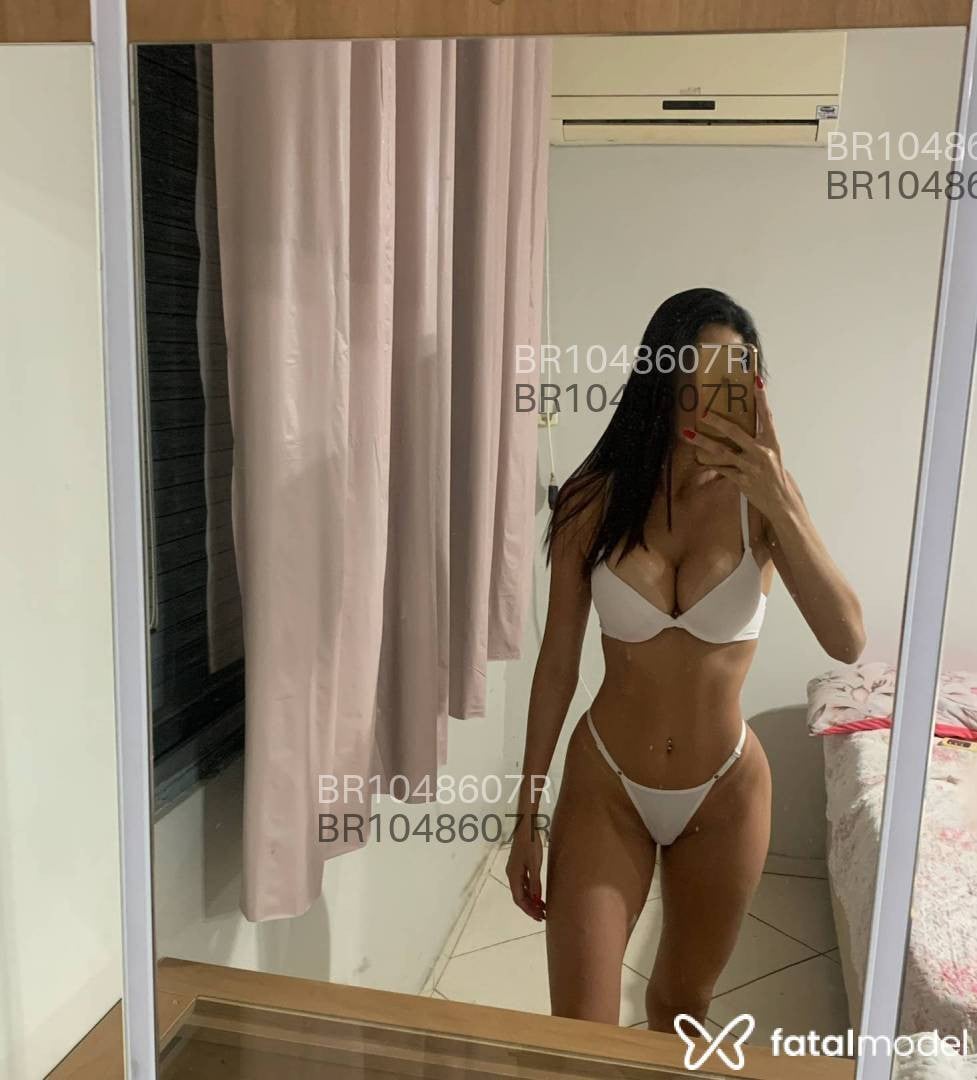 Acompanhante mulher com cabelo castanho de olhos mel em Lajeado - Isabeli