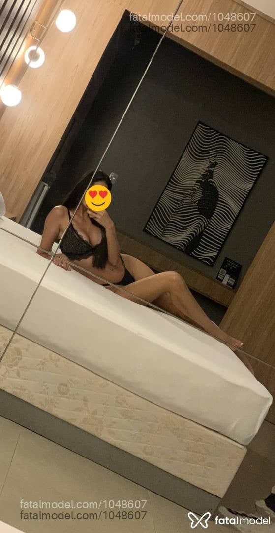 Acompanhante mulher com cabelo castanho de olhos mel - Isabeli Acompanhante mulher com cabelo castanho de olhos mel - Isabeli
