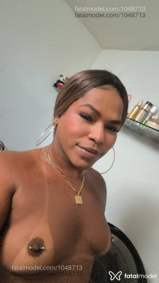 Acompanhante mulher trans morena (o) de olhos pretos - kemilly