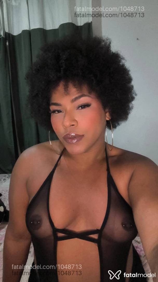 Acompanhante mulher trans morena (o) de olhos pretos - kemilly