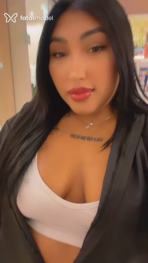 Acompanhante mulher com cabelo colorido de olhos pretos em Betim Acompanhante mulher com cabelo colorido de olhos pretos em Betim - Yume