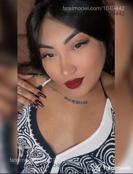 Acompanhante mulher com cabelo colorido de olhos pretos em Betim - Yume