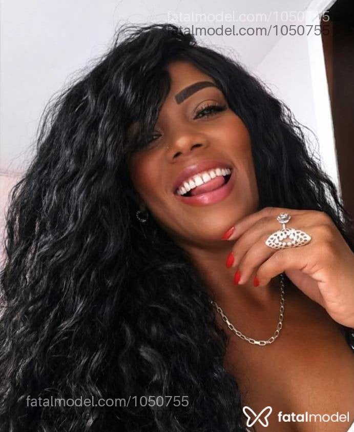 Acompanhante mulher morena (o) de olhos pretos - Mel Ferrari