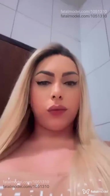 Acompanhante travesti loira (o) de olhos mel em Ubatuba - Thaís