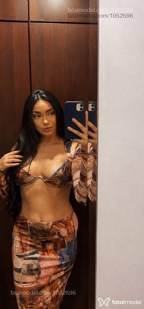 Acompanhante mulher com cabelo castanho de olhos castanhos - Chiara