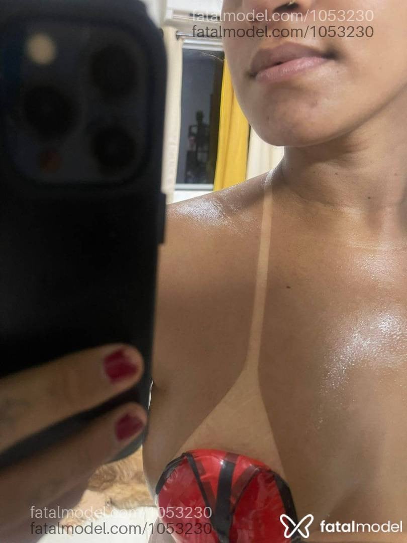 Acompanhante mulher morena (o) de olhos pretos - Lara