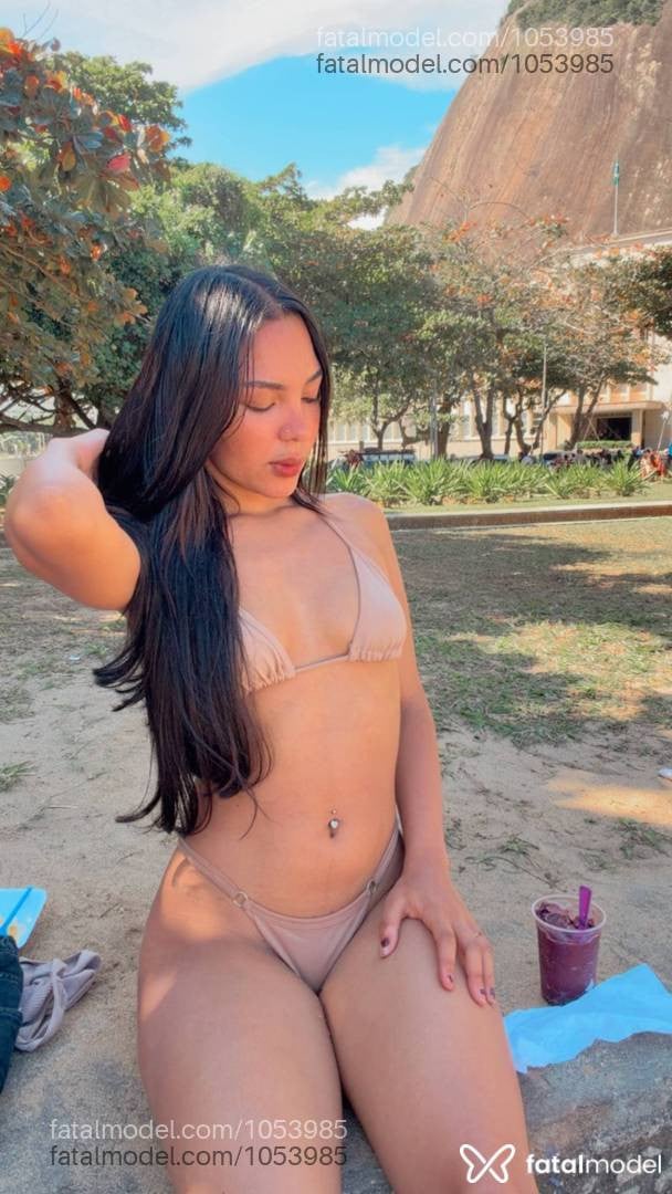 Acompanhante mulher com cabelo castanho de olhos castanhos - Jade Pontes
