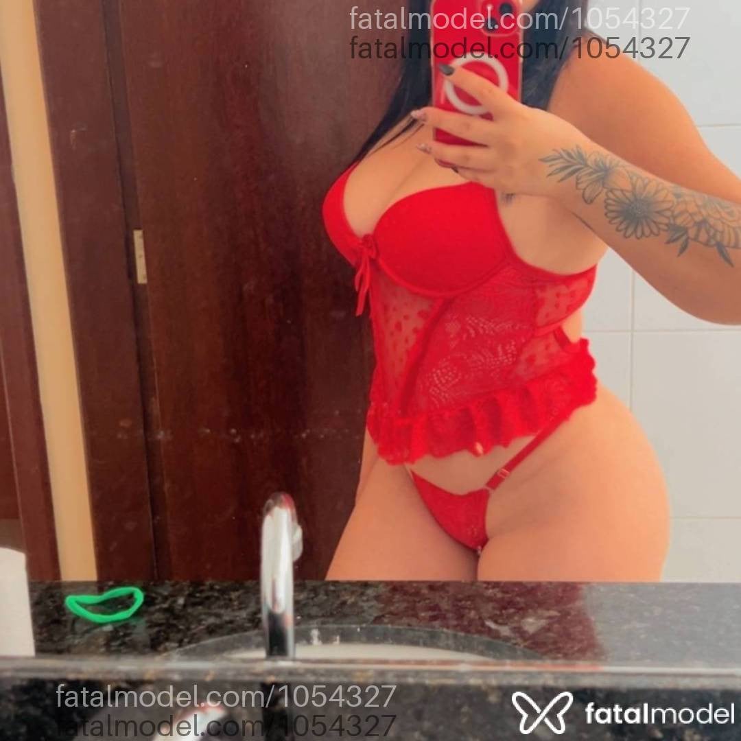 Acompanhante mulher morena (o) de olhos verdes - Brenda