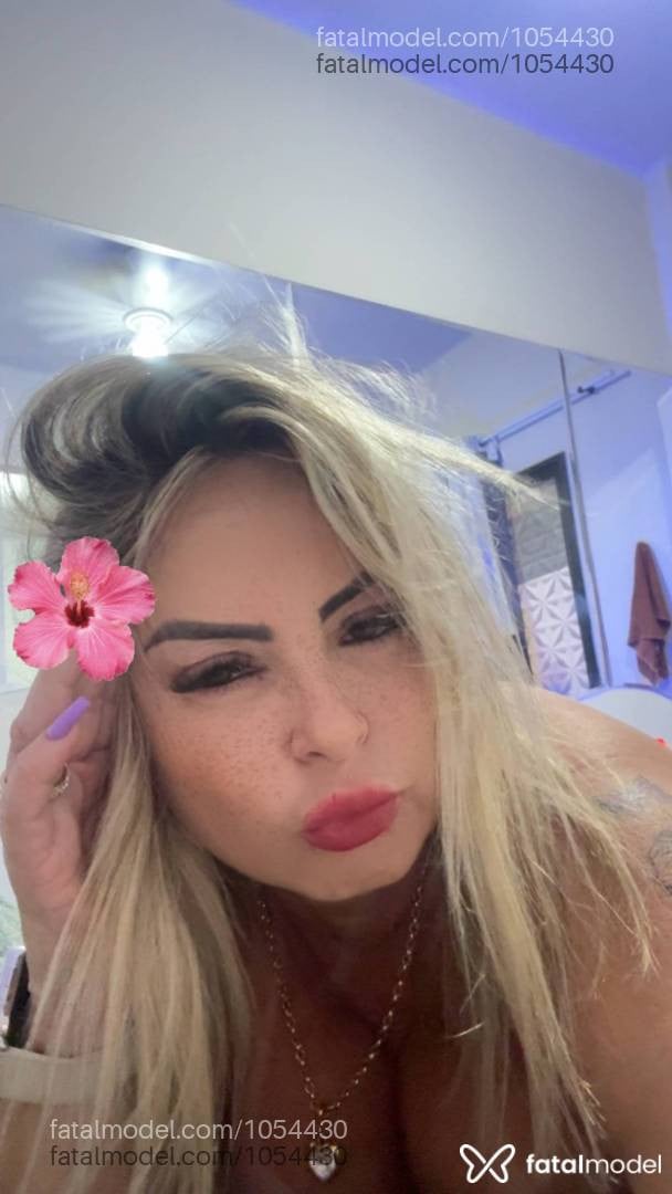 Acompanhante mulher loira (o) de olhos verdes - BRUNA REIS