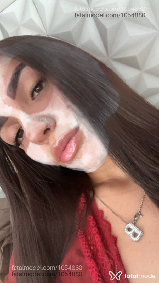 Acompanhante mulher morena (o) de olhos castanhos - Laura