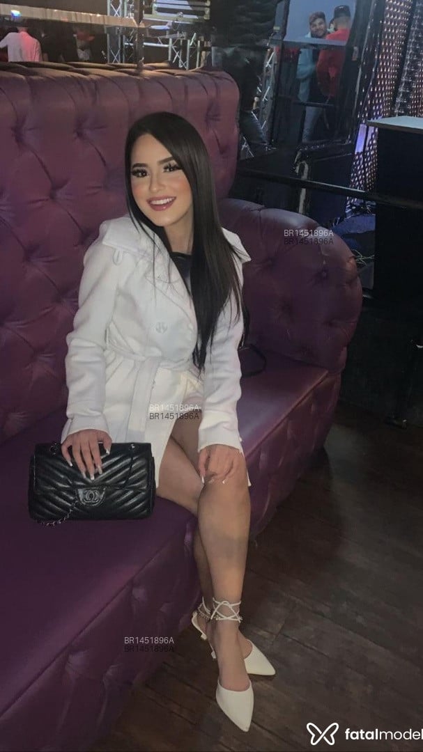 Acompanhante mulher com cabelo castanho de olhos castanhos em Criciúma - Vitória garcia