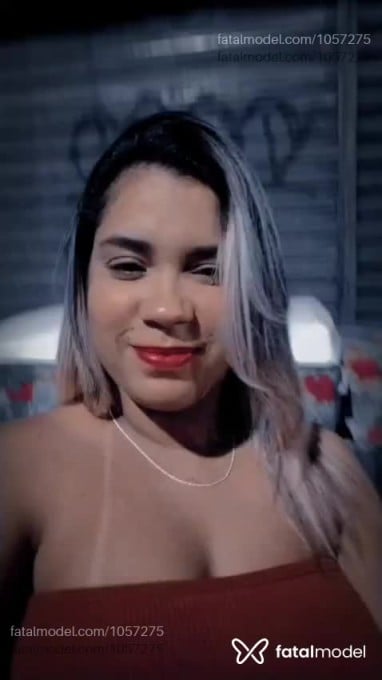 Acompanhante mulher loira (o) de olhos castanhos - Kennia Paz