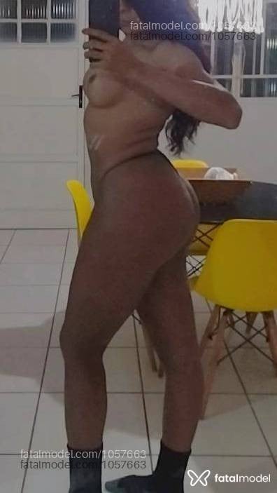 Acompanhante mulher trans morena (o) de olhos castanhos - Gabizinha Ben