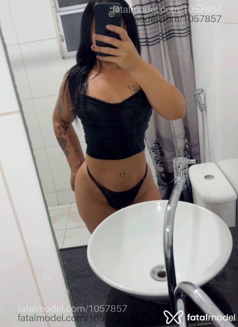 Acompanhante mulher morena (o) de olhos castanhos - Hilary