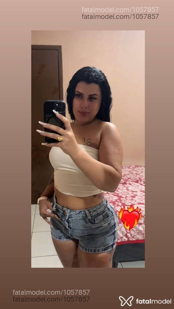 Acompanhante mulher morena (o) de olhos castanhos - Hilary