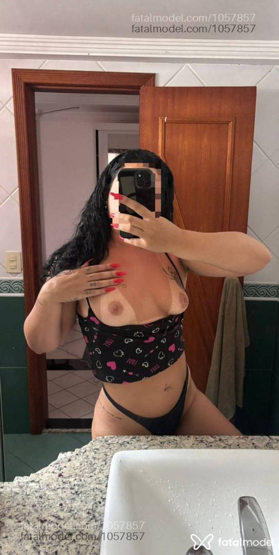 Acompanhante mulher morena (o) de olhos castanhos - Hilary Acompanhante mulher morena (o) de olhos castanhos - Hilary