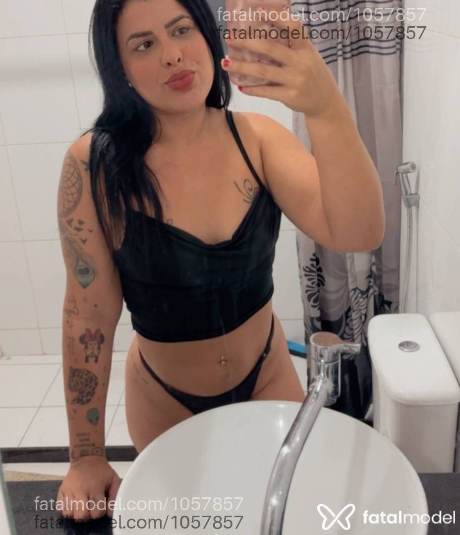 Acompanhante mulher morena (o) de olhos castanhos - Hilary