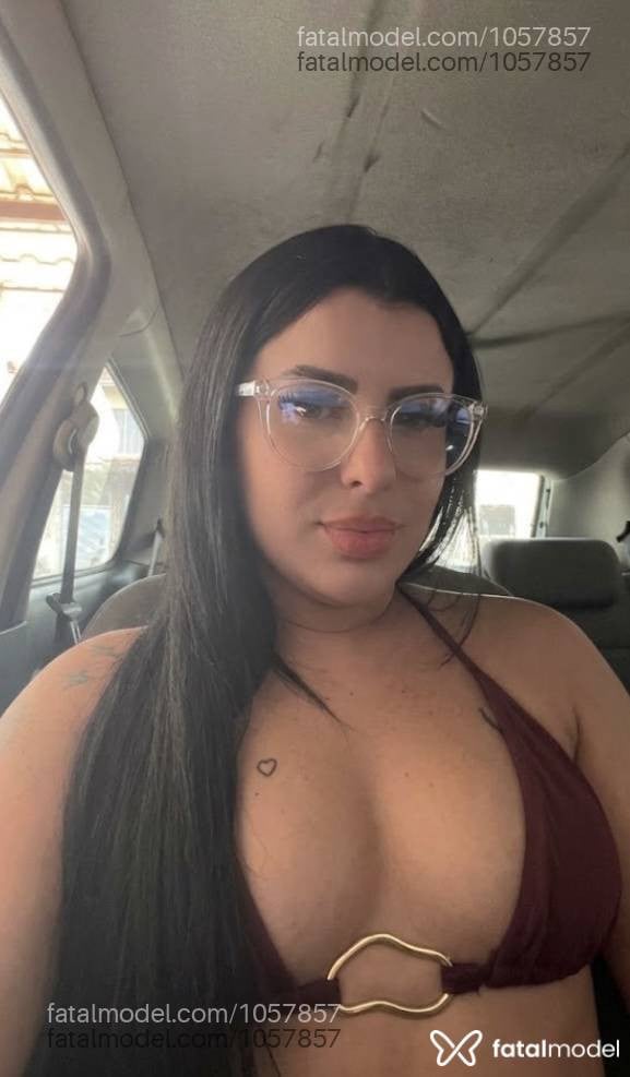 Acompanhante mulher morena (o) de olhos castanhos - Hilary