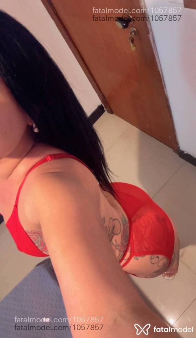 Acompanhante mulher morena (o) de olhos castanhos - Hilary