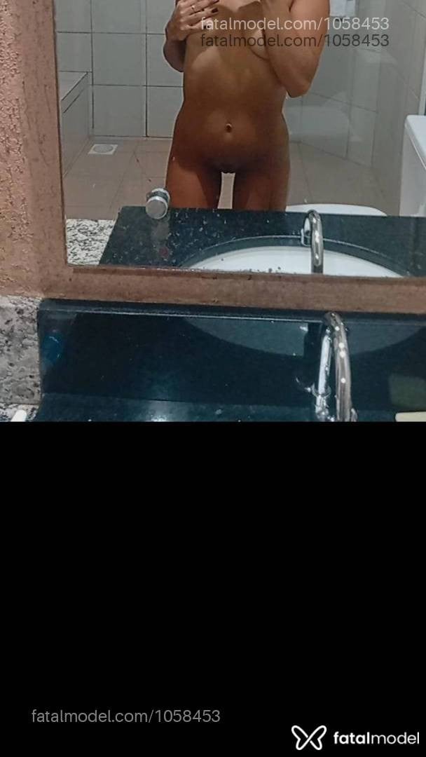 Acompanhante mulher com cabelo castanho de olhos castanhos em Barcarena - Zoe