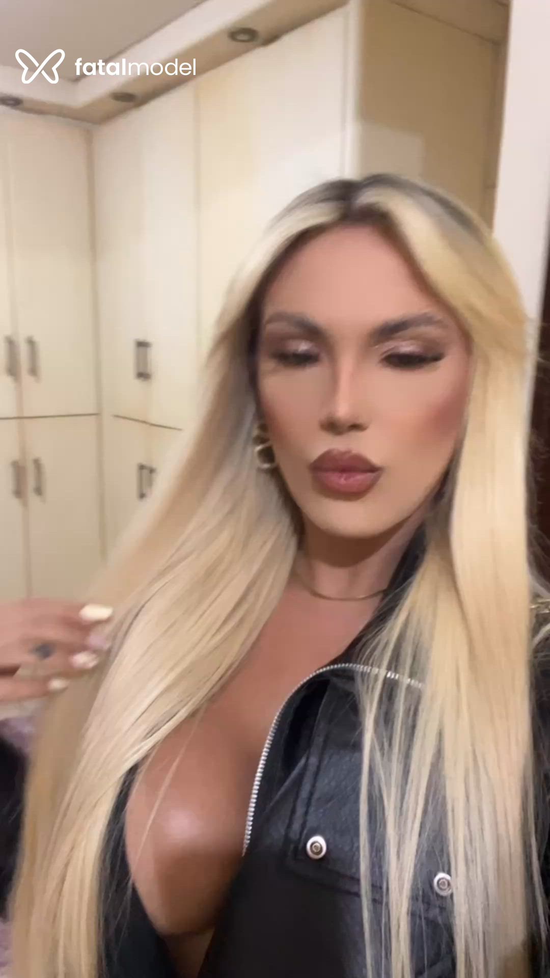 Acompanhante travesti loira (o) de olhos castanhos em Florianópolis Acompanhante travesti loira (o) de olhos castanhos em Florianópolis - Maysa venturini