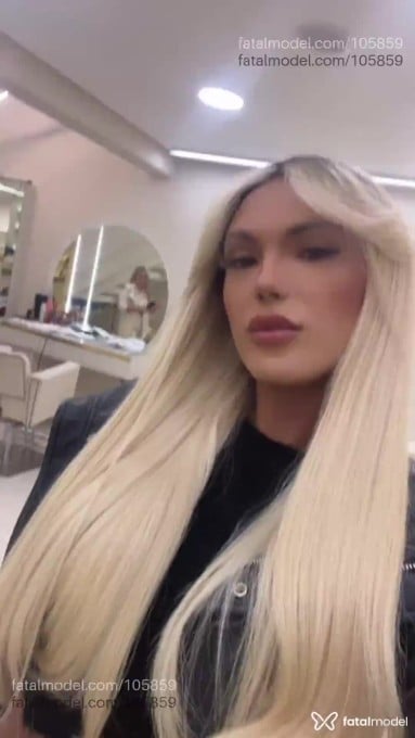 Acompanhante travesti loira (o) de olhos castanhos em Florianópolis Acompanhante travesti loira (o) de olhos castanhos em Florianópolis - Maysa venturini