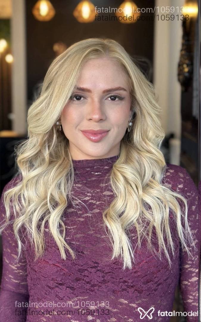 Acompanhante mulher loira (o) de olhos castanhos - Laura Marques Acompanhante mulher loira (o) de olhos castanhos - Laura Marques