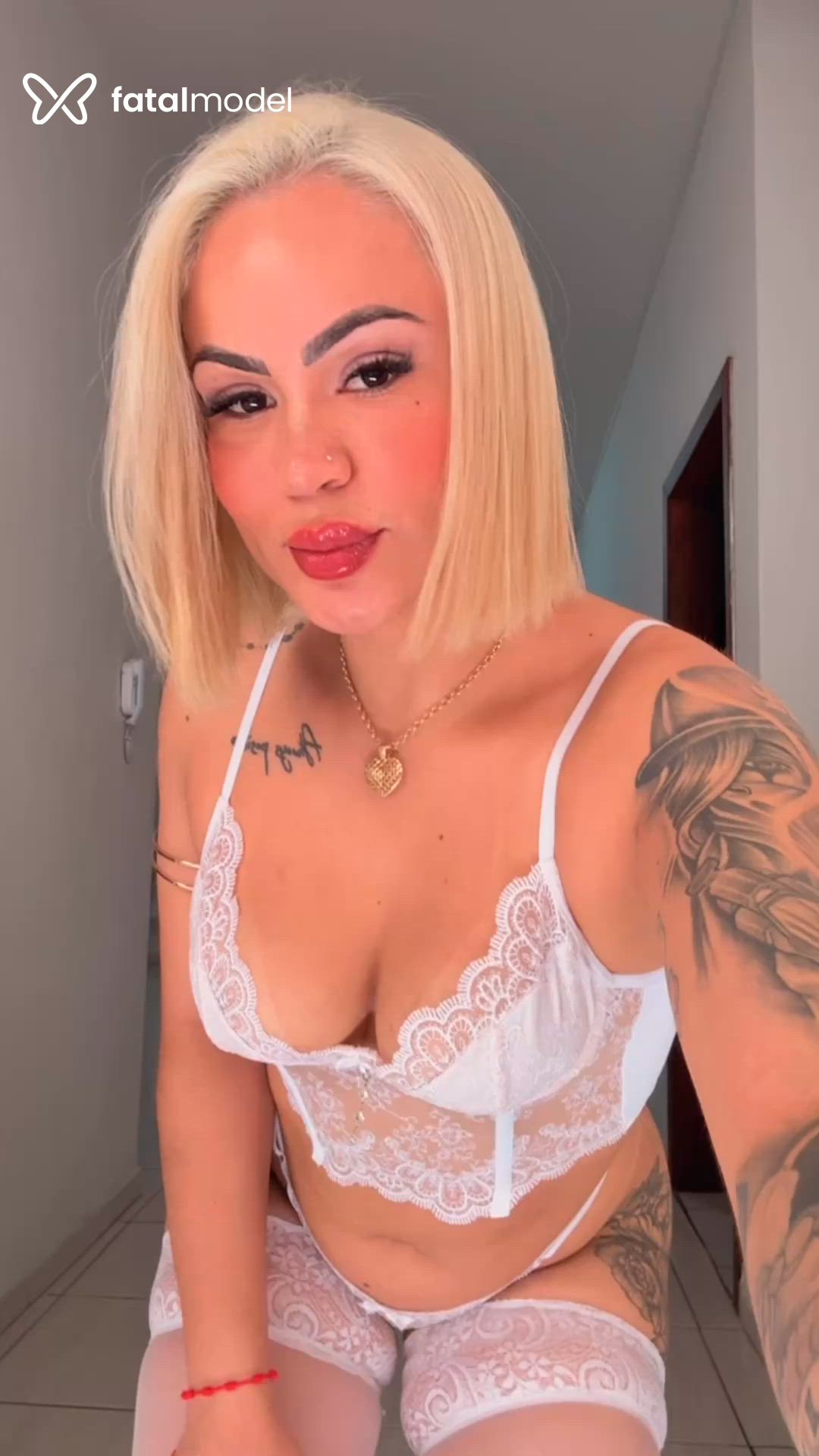 Acompanhante mulher loira (o) de olhos castanhos - Emilly Fontenelle Acompanhante mulher loira (o) de olhos castanhos - Emilly Fontenelle