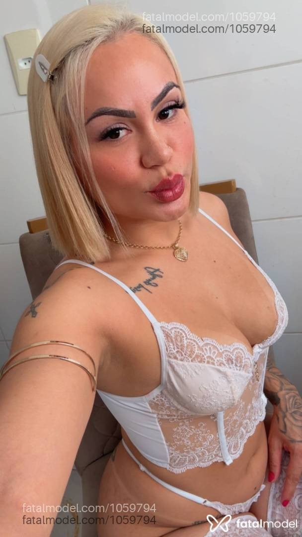 Acompanhante mulher loira (o) de olhos castanhos - Emilly Fontenelle